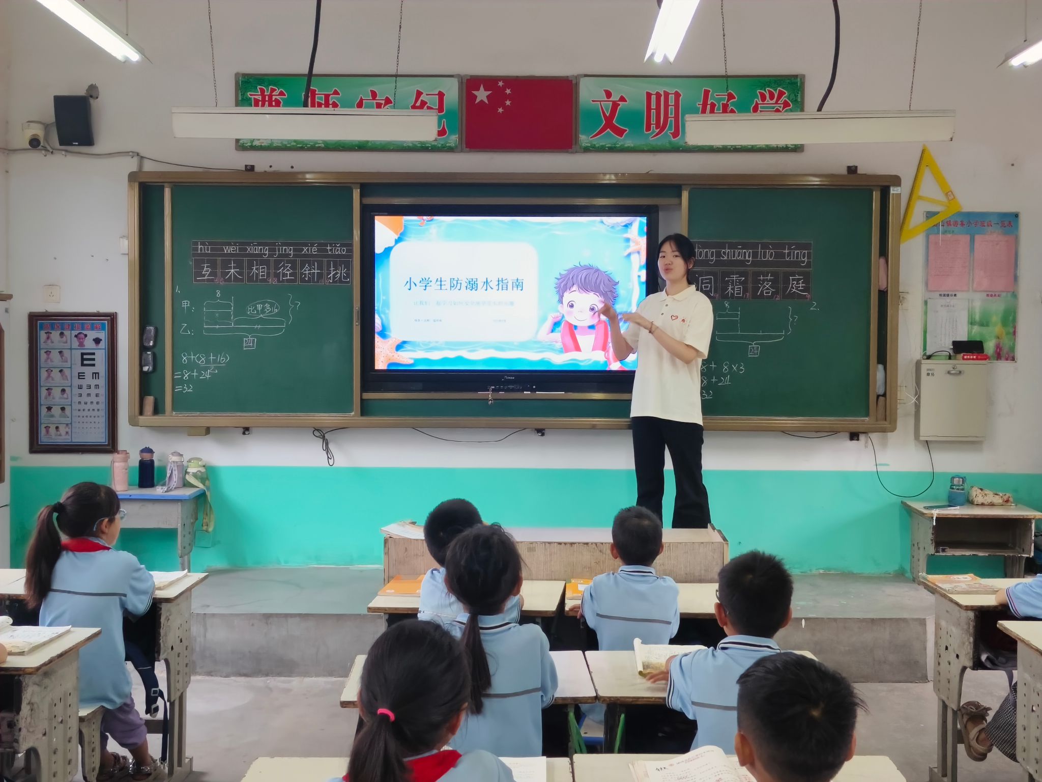 美術(shù)與設(shè)計(jì)學(xué)院“七彩繪”志愿服務(wù)隊(duì)奔赴定陶區(qū)游集小學(xué)開展美術(shù)圖案設(shè)計(jì)服務(wù)